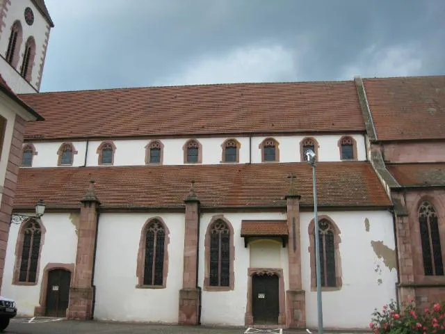 Image qui illustre: Découvrez une exposition célébrant le centenaire des cloches d'une église