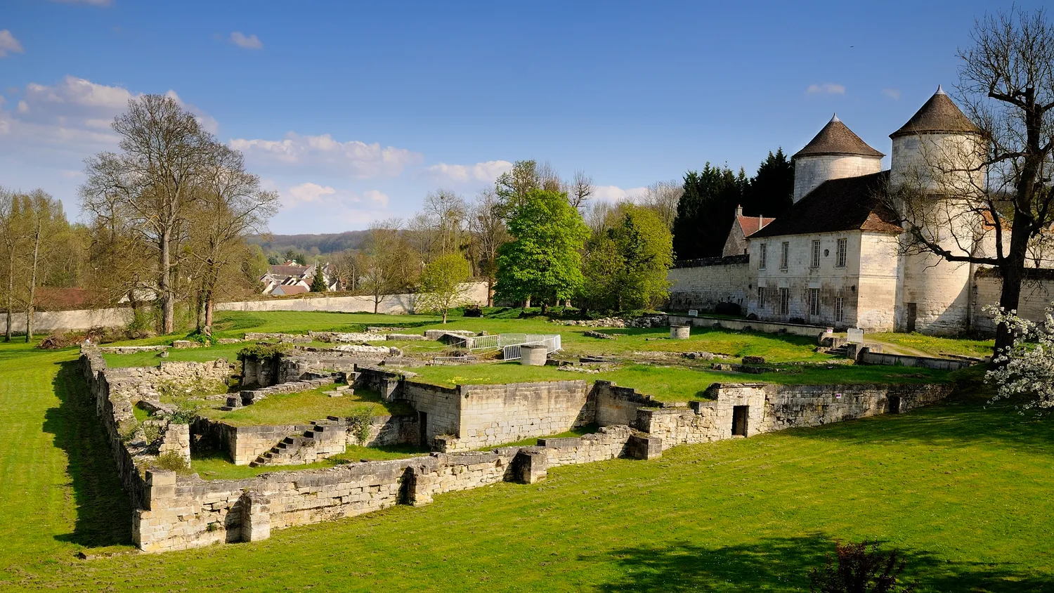 Image qui illustre: Abbaye Royale Du Moncel à Pontpoint - 0