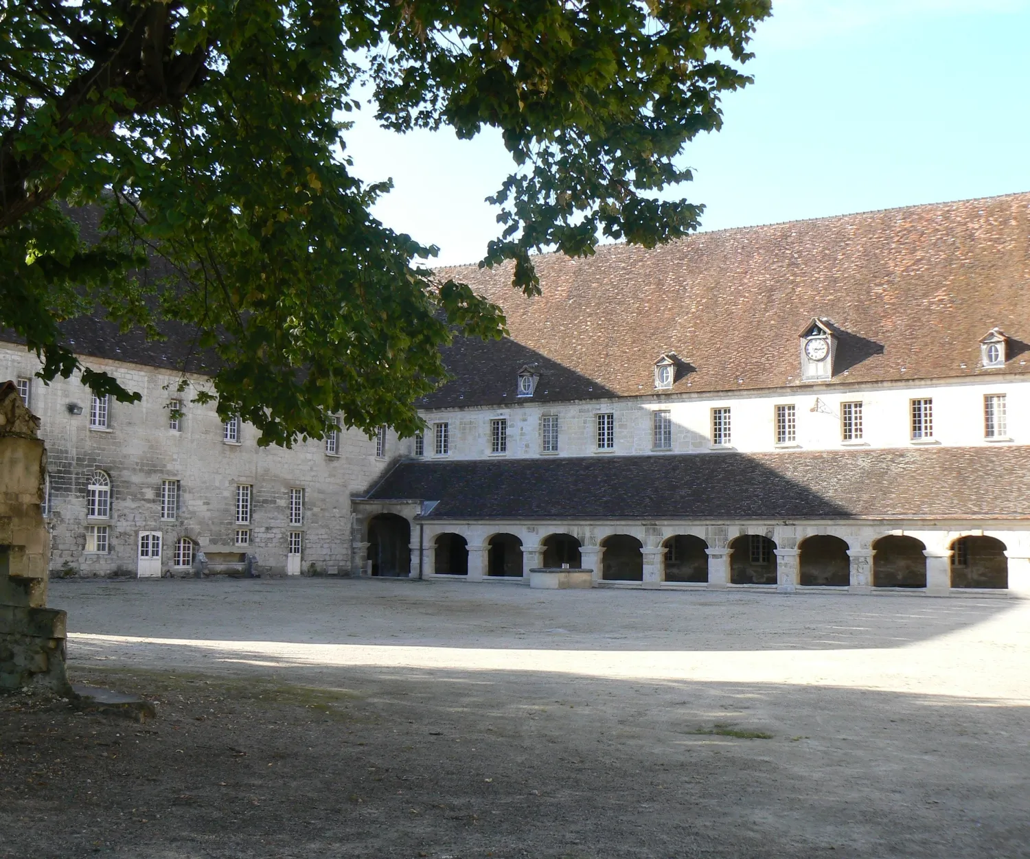 Image qui illustre: Abbaye Royale Du Moncel à Pontpoint - 1