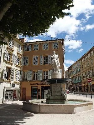 Image qui illustre: Bouches-du-Rhône en Paysages - Salon-de-Provence, au Clair des Fontaines à Salon-de-Provence - 0