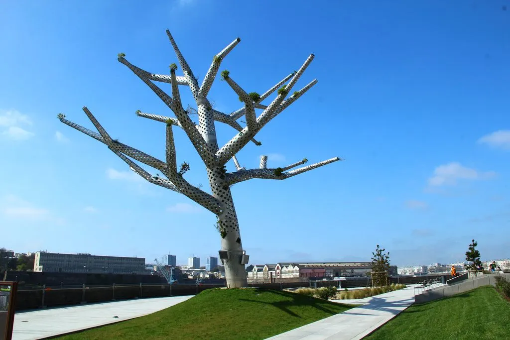 Image qui illustre: Arbre empathique à Brest - 1