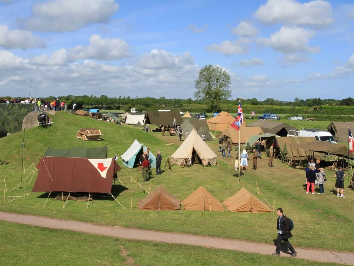 Image qui illustre: [D-day Festival Normandy] Reconstitution D'un Campement Militaire à Merville-Franceville-Plage - 0