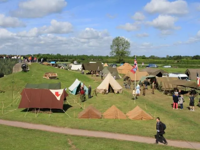 Image qui illustre: [D-day Festival Normandy] Reconstitution D'un Campement Militaire