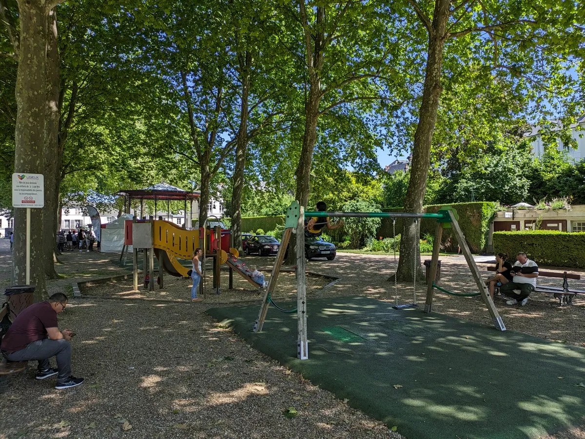Image qui illustre: Aire De Jeux Pour Enfants à Lisieux - 0