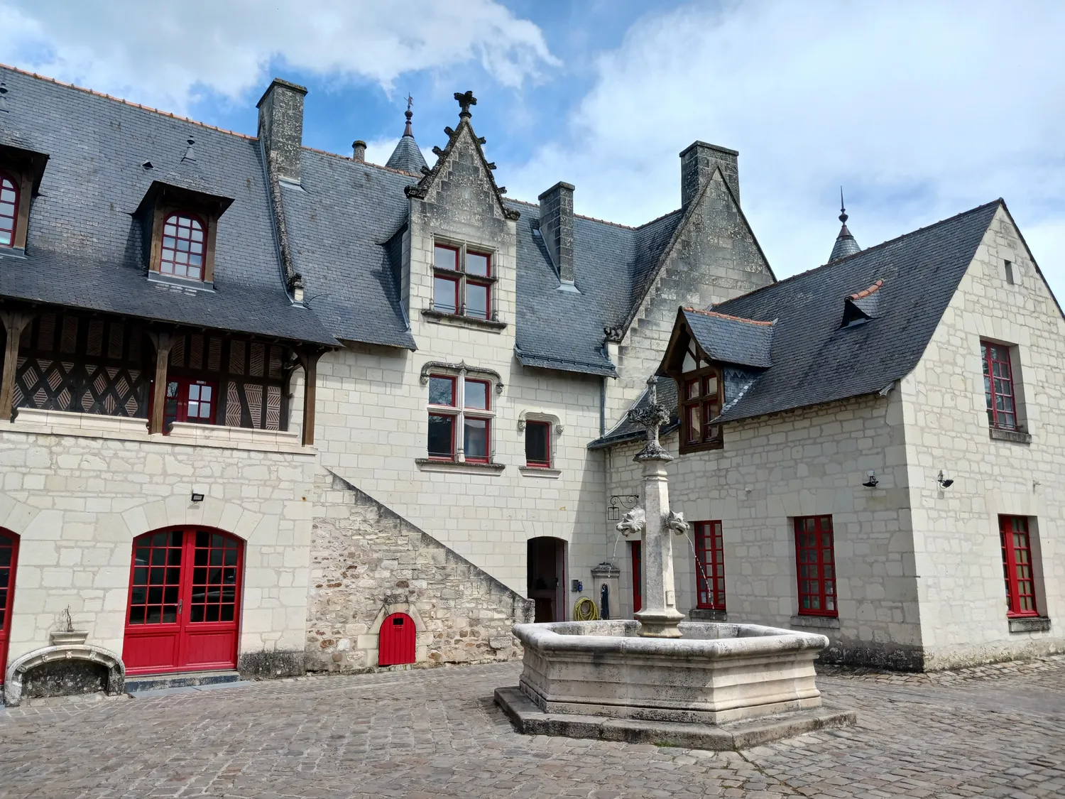 Image qui illustre: La maison des Compagnons du devoir à Saumur - 0