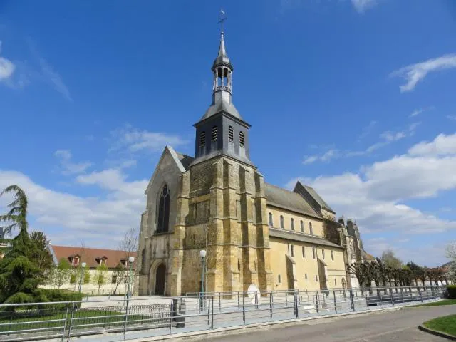 Image qui illustre: Abbatiale Saint-pierre Et Saint-paul