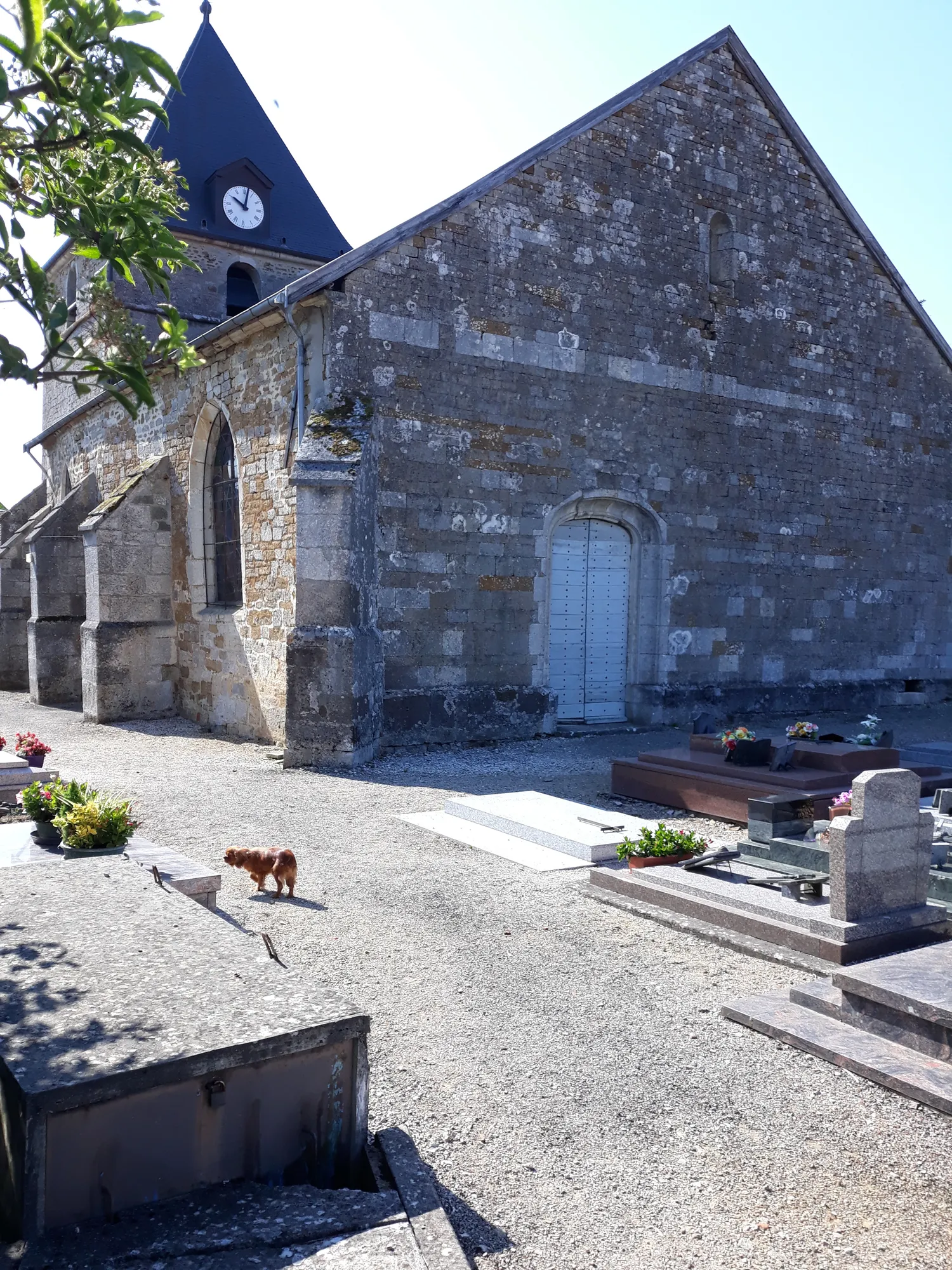 Image qui illustre: Visitez une église des XIIIe et XVIIe siècles à Is-en-Bassigny - 0