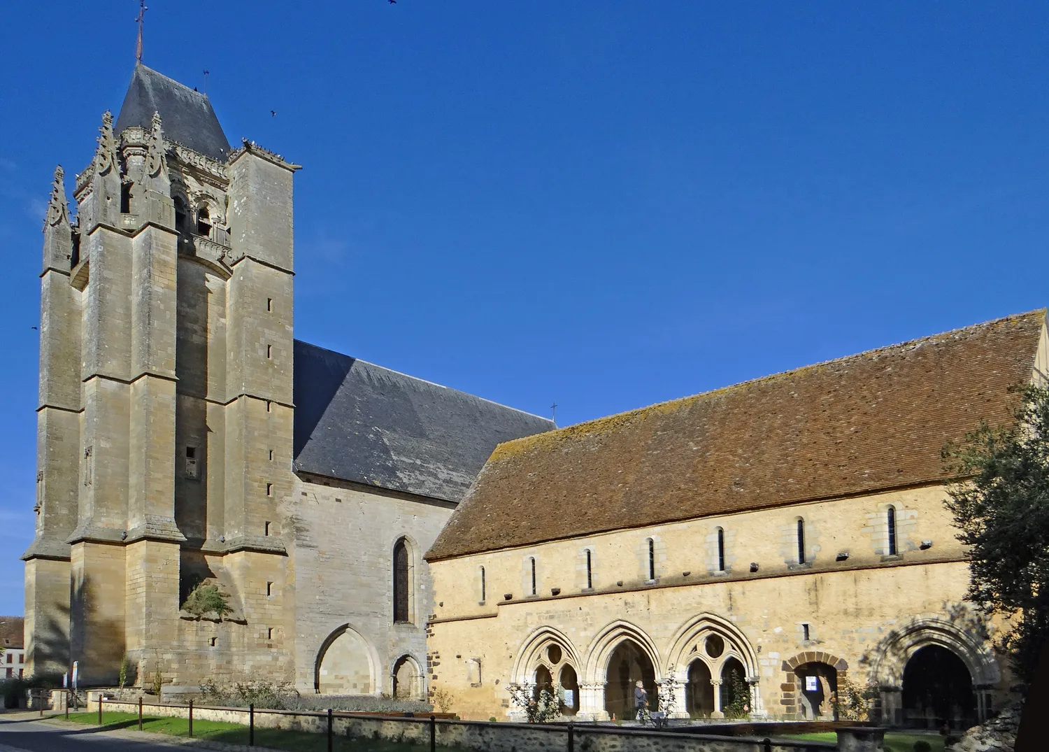 Image qui illustre: Abbaye Saint-martin à Massay - 0