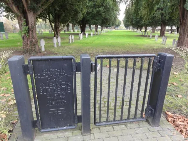 Image qui illustre: Cimetière Militaire Allemand De Quesnoy-sur-deûle