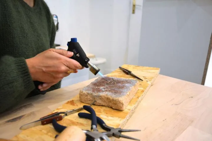 Image qui illustre: Réalisez votre bague en laiton plaquée or