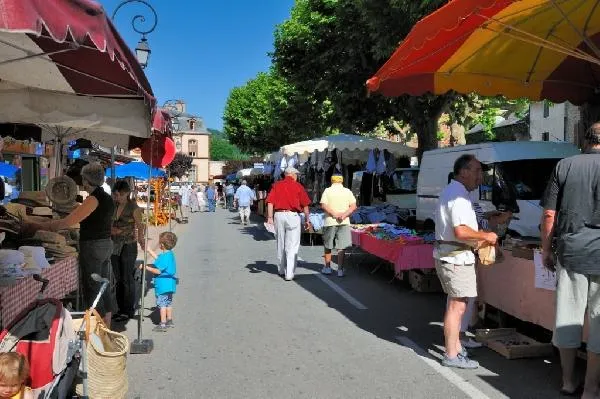 Image qui illustre: Marché Marcillac-vallon Du Dimanche Matin