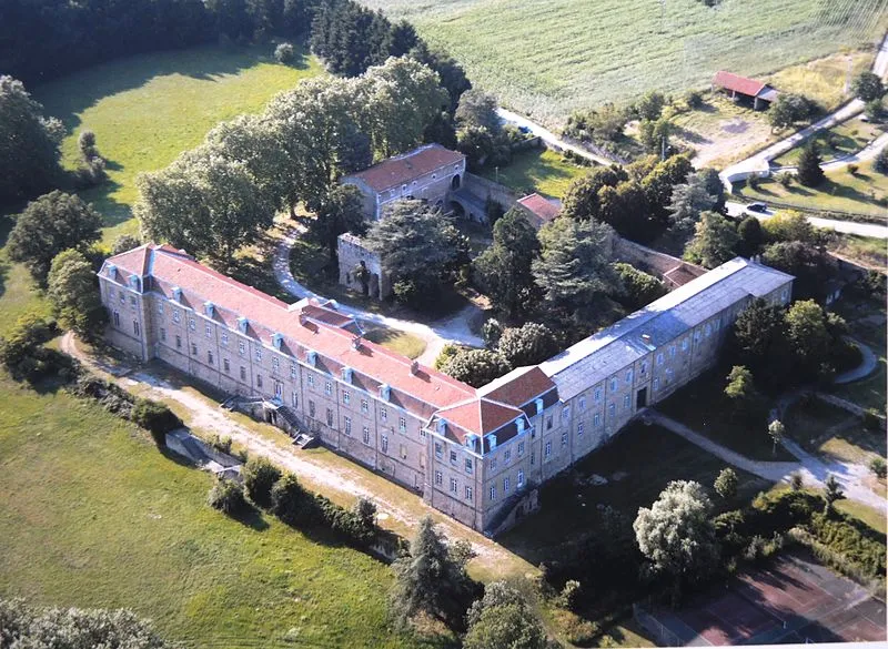 Image qui illustre:  Château des Célestins à Colombier-le-Cardinal - 2