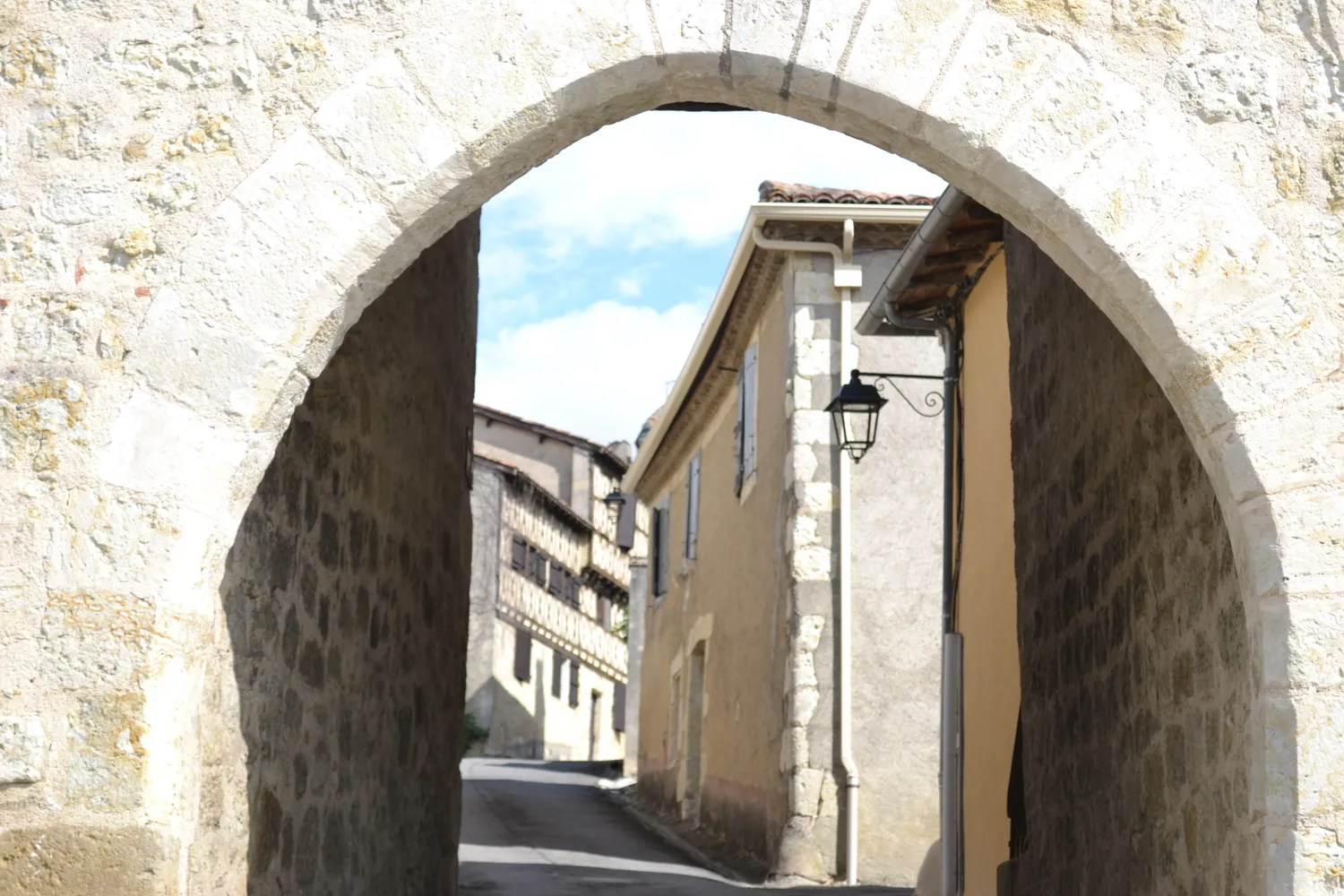 Image qui illustre: Zoom patrimoine du village de Pessan à Montégut - 0