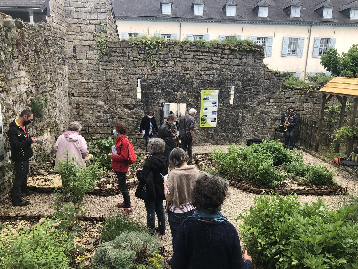 Image qui illustre: Découverte du jardin médiéval à Oloron-Sainte-Marie - 0