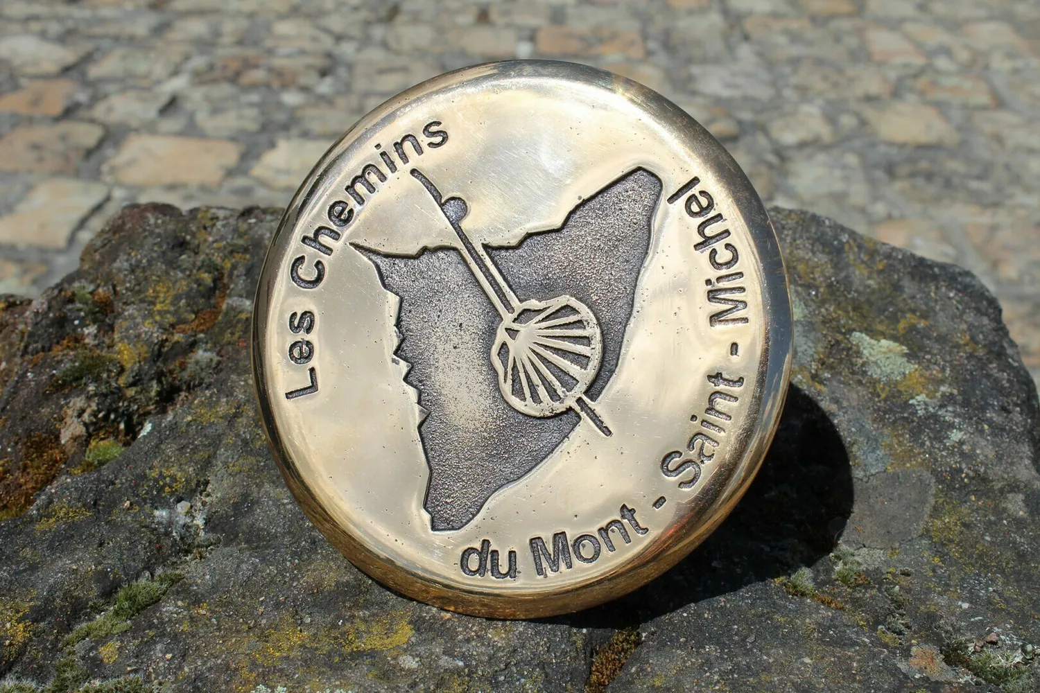 Image qui illustre: Pose officiel du clou Chemins du Mont-Saint-Michel à Fresnay-sur-Sarthe - 0