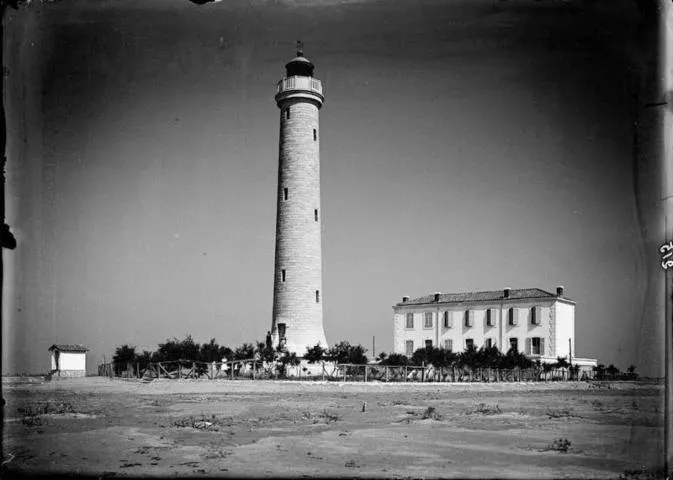 Image qui illustre: La Camargue Entre Deux Eaux