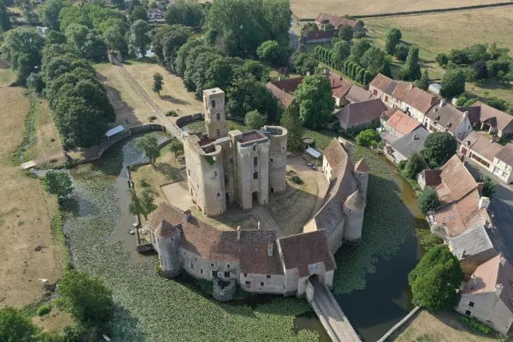 Image qui illustre: Château Et Musée De Sagonne