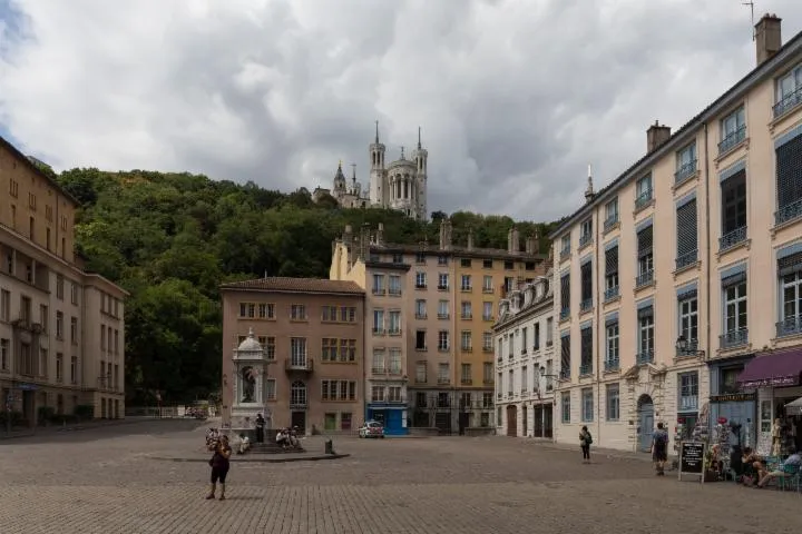 Image qui illustre: Place Saint-Jean