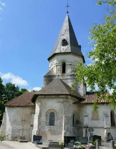 Image qui illustre: Visitez une église romane du XIIe siècle