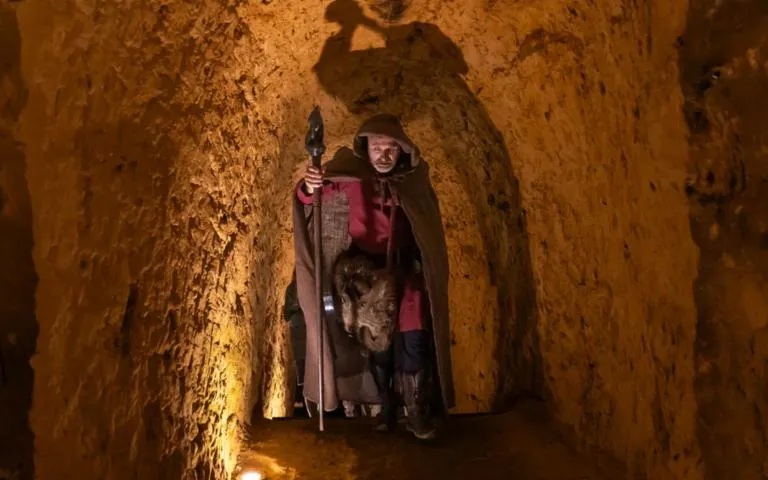 Image qui illustre: Visite théâtralisée “Légendes et croyances”