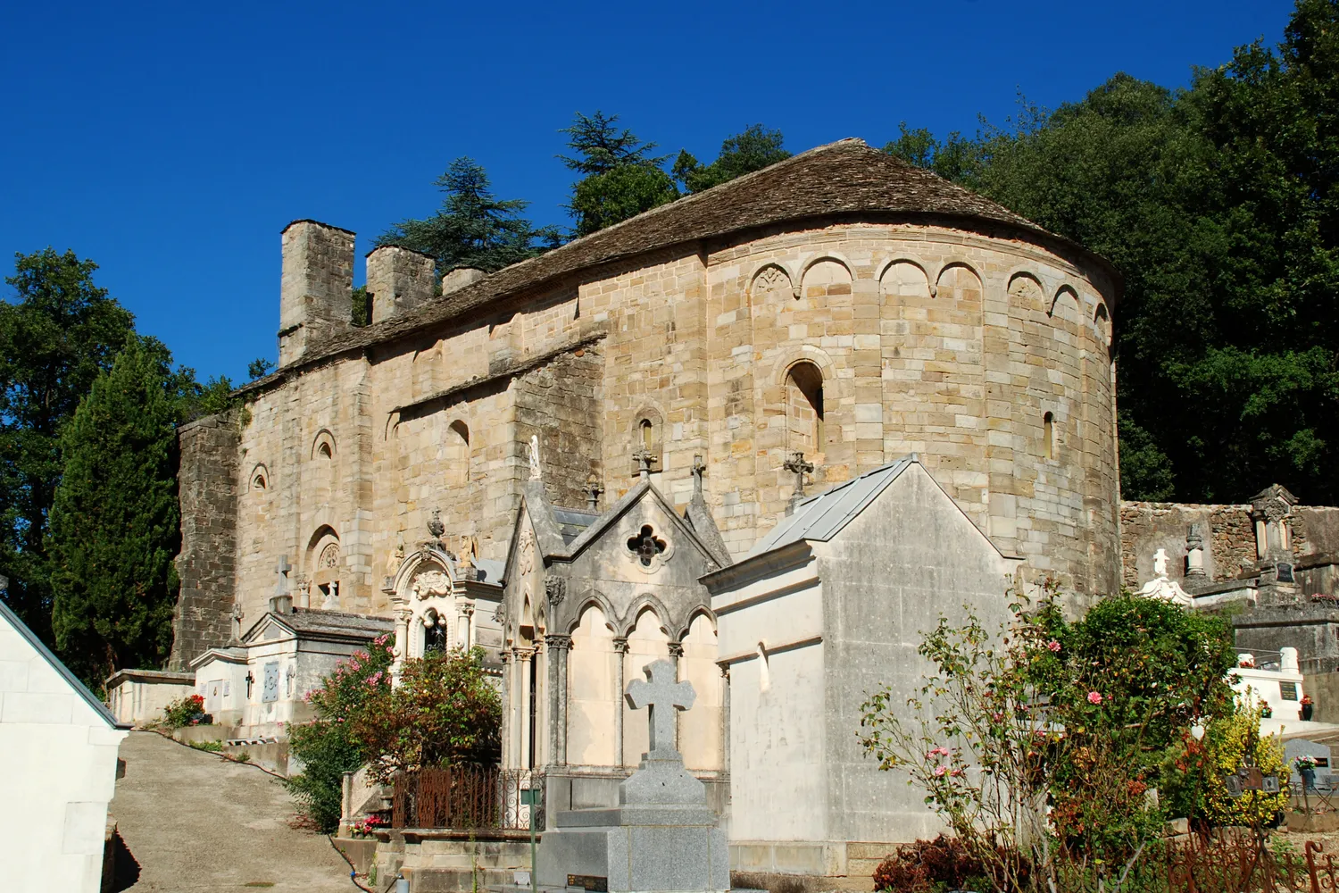 Image qui illustre: Prieure Roman Saint-pierre-de-rhèdes à Lamalou-les-Bains - 0