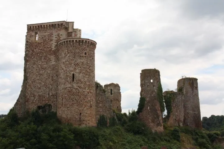 Image qui illustre: Château De Hérisson