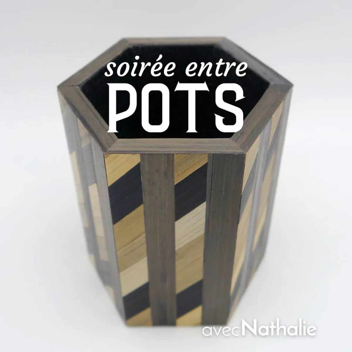 Image qui illustre: Réalisez votre pot en marqueterie de paille à Nantes - 0