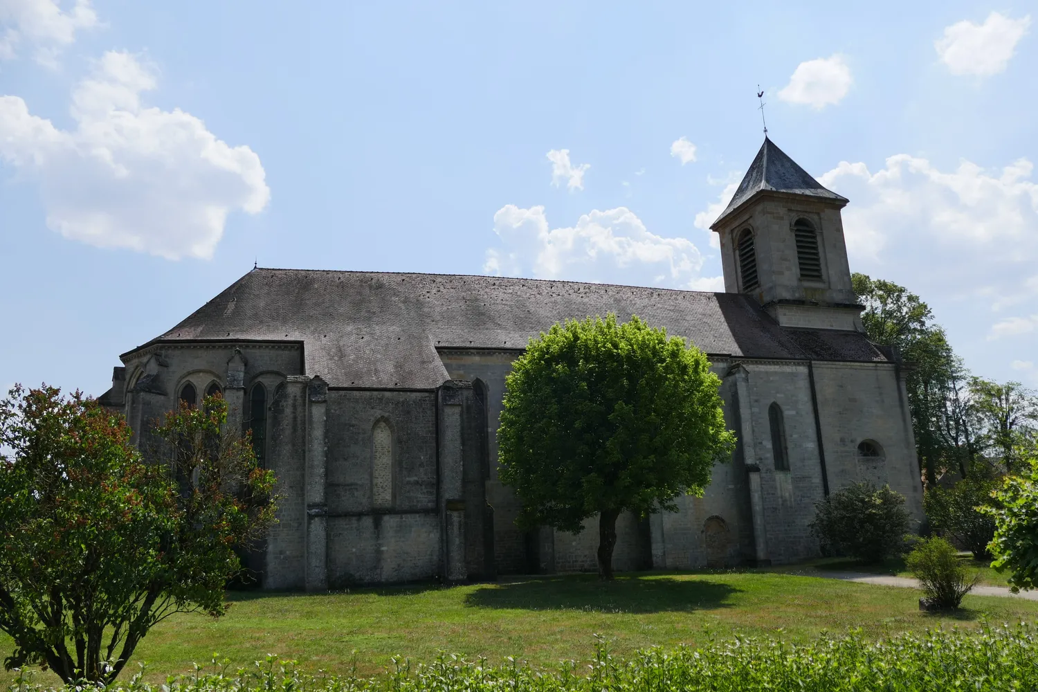 Image qui illustre: Eglise Des Saints-jumeaux De Saints-geosmes à Saints-Geosmes - 0