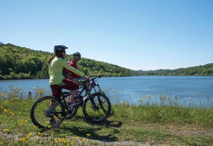 Image qui illustre: Lembeye : Le Chemin Des Lacs En Vtt