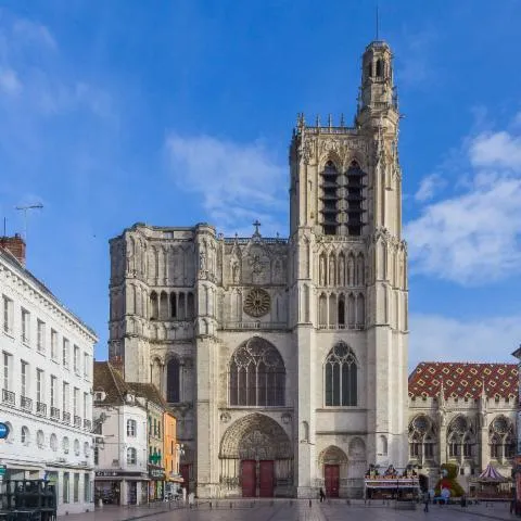 Image qui illustre: Cathédrale Saint-etienne