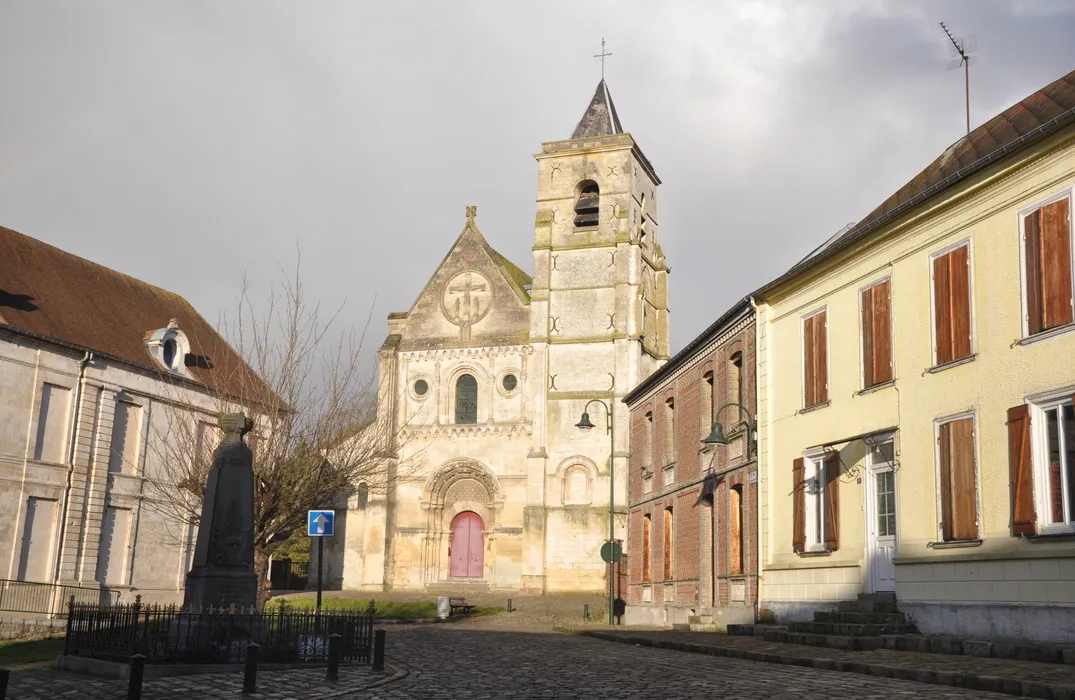 Image qui illustre: Église Abbatiale De Berteaucourt Les Dames à Berteaucourt-les-Dames - 1