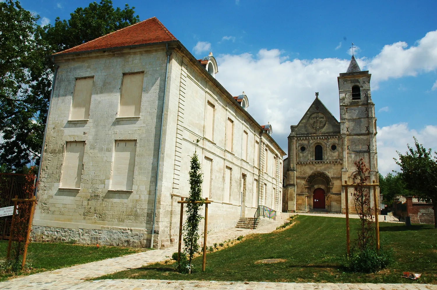 Image qui illustre: Église Abbatiale De Berteaucourt Les Dames à Berteaucourt-les-Dames - 0