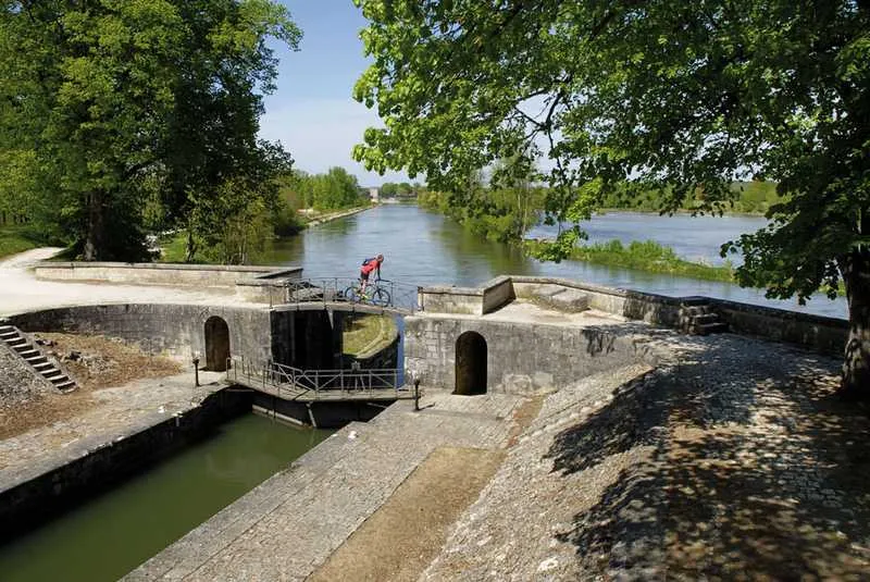 Image qui illustre: Boucle 12 - Escales Ligériennes En Pays Fort à Châtillon-sur-Loire - 2