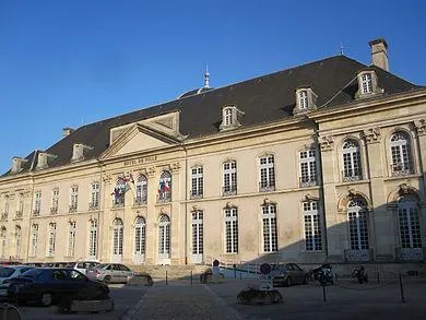 Image qui illustre: Hôtel de Ville - Ancien Palais Episcopal 