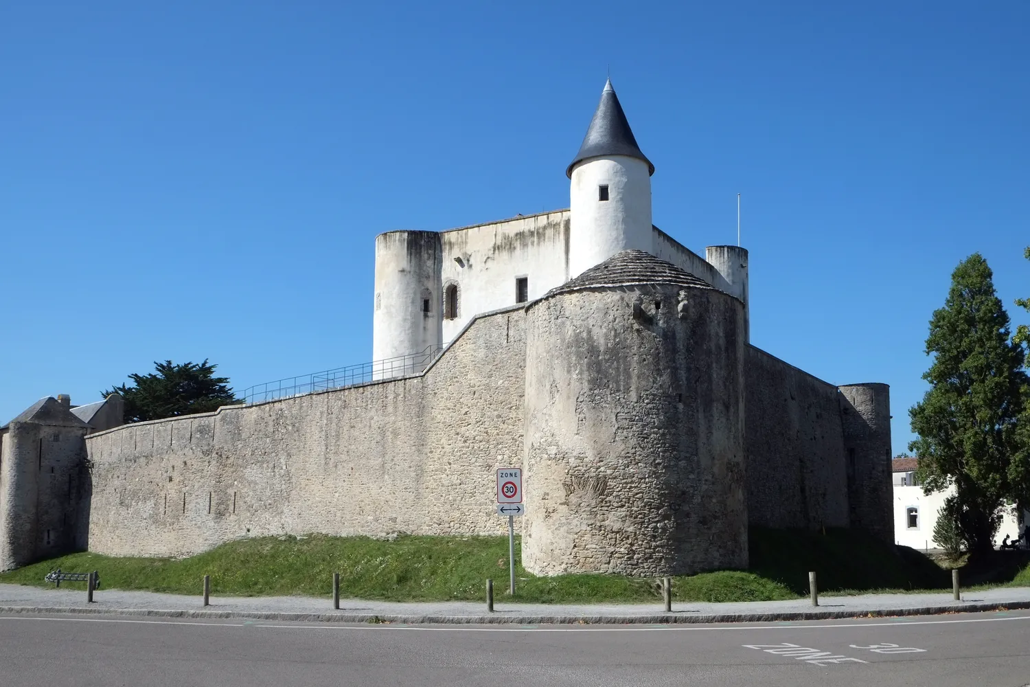 Image qui illustre: Château-musée de Noirmoutier à Noirmoutier-en-l'Île - 1