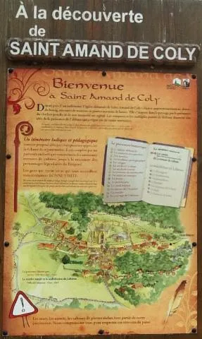 Image qui illustre: Itinéraire de St Amand de Coly-Plus Beaux Villages de France