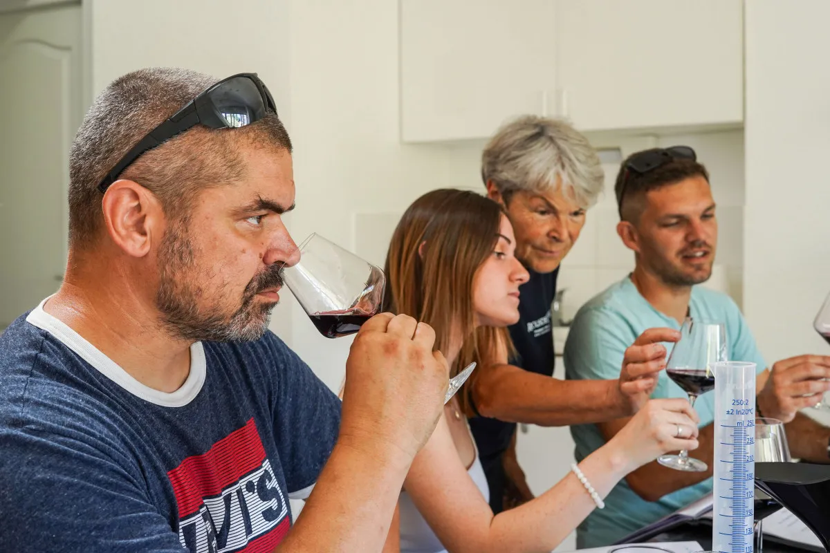 Image qui illustre: Assemblez votre vin blanc à Perpignan - 1