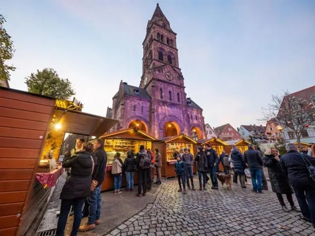 Image qui illustre: Marché De Noël Au Cœur Des Montagnes