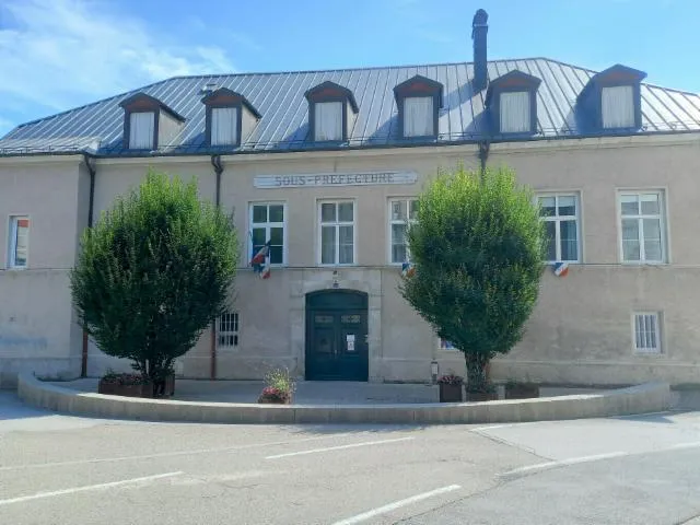 Image qui illustre: Visite de la sous-préfecture de Saint-Claude