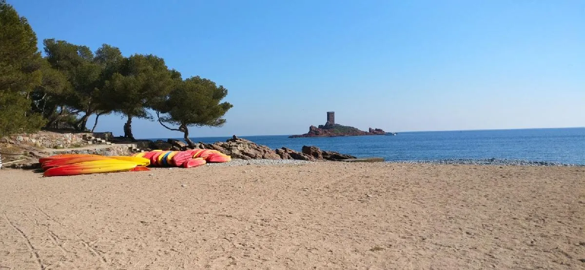 Image qui illustre: Plage du Debarquement du Dramont