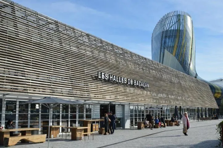 Image qui illustre: Les Halles De Bacalan