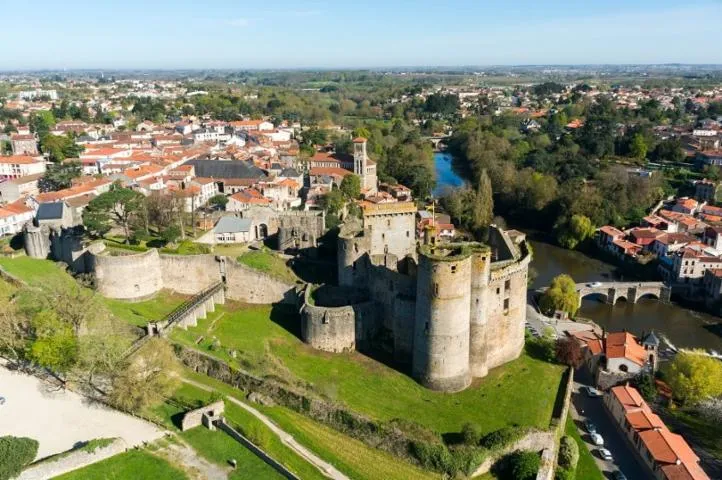 Image qui illustre: Château de Clisson