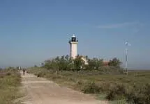 Image qui illustre: Etang du Tampan - phare de la Gacholle
