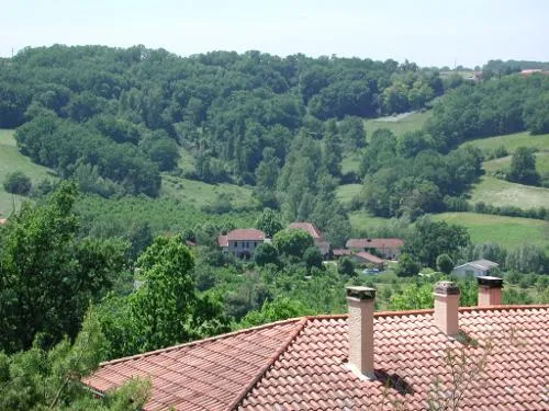 Image qui illustre: Dolmayrac, Cité Promontoire Sur La Vallée Du Lot