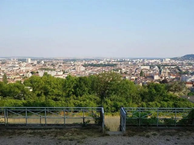 Image qui illustre: Parc De La Cure D'air