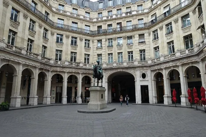 Image qui illustre: Place Edouard VII