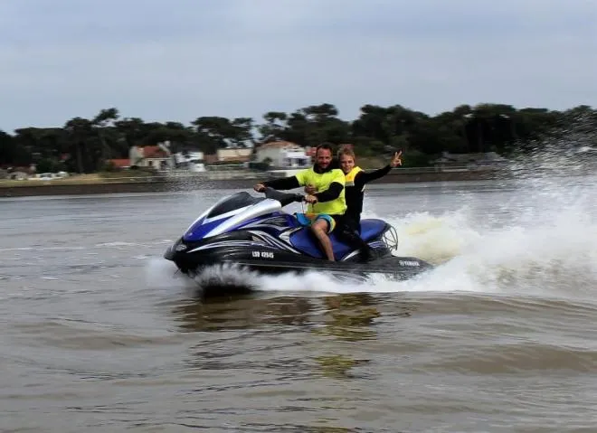 Image qui illustre: Jet Ski Avec Jet & Gliss