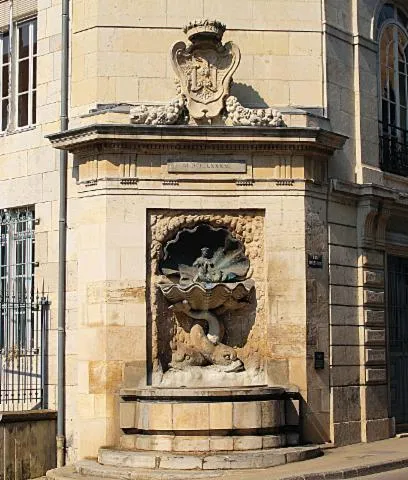 Image qui illustre: Fontaine Des Dames