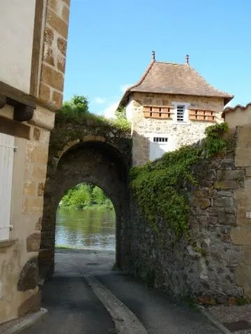 Image qui illustre: La porte de la rivière