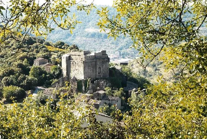 Image qui illustre: Chateau De Dio